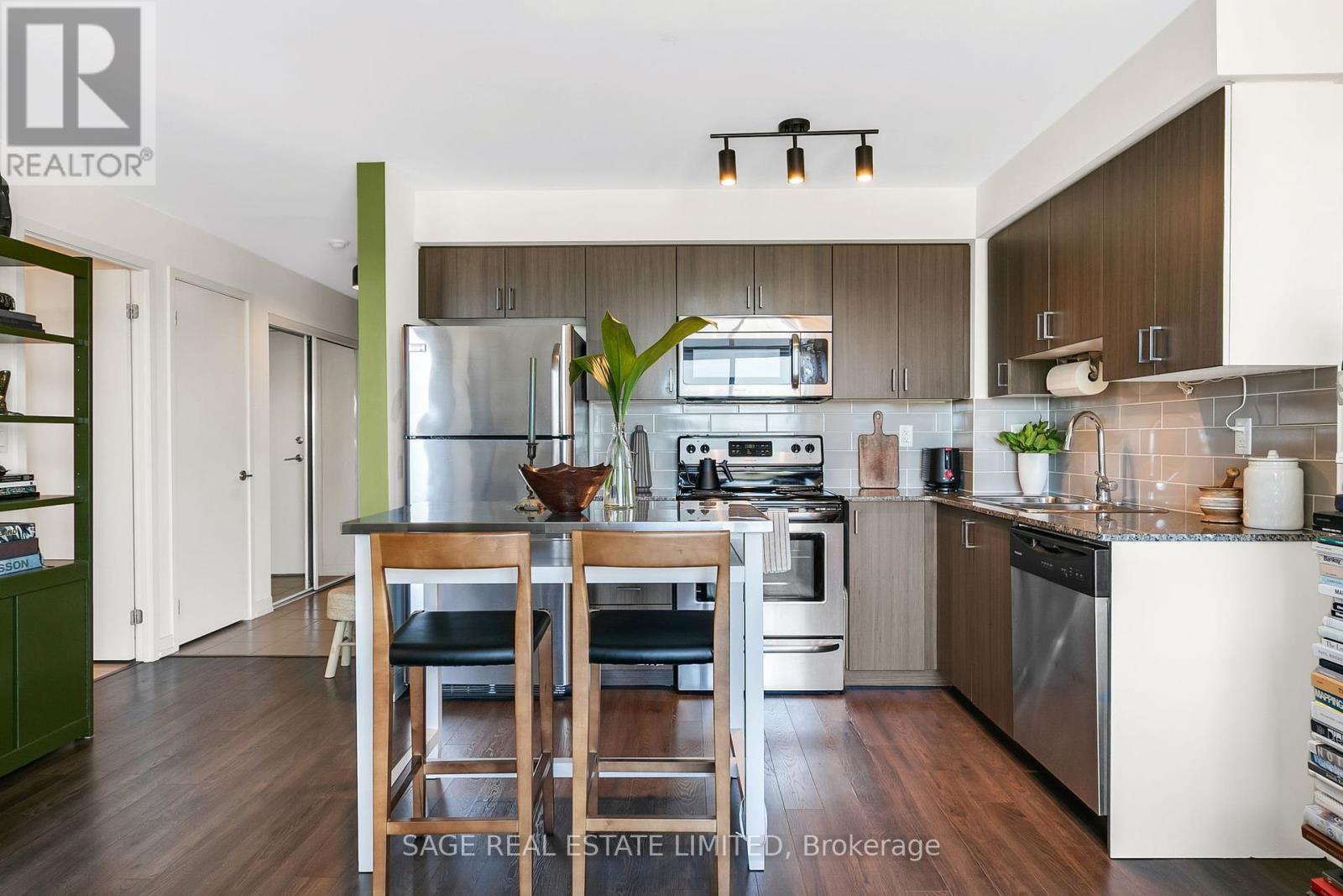 1304 - 812 Lansdowne Avenue, Toronto, Ontario  M6H 4K5 - Photo 6 - W12379733