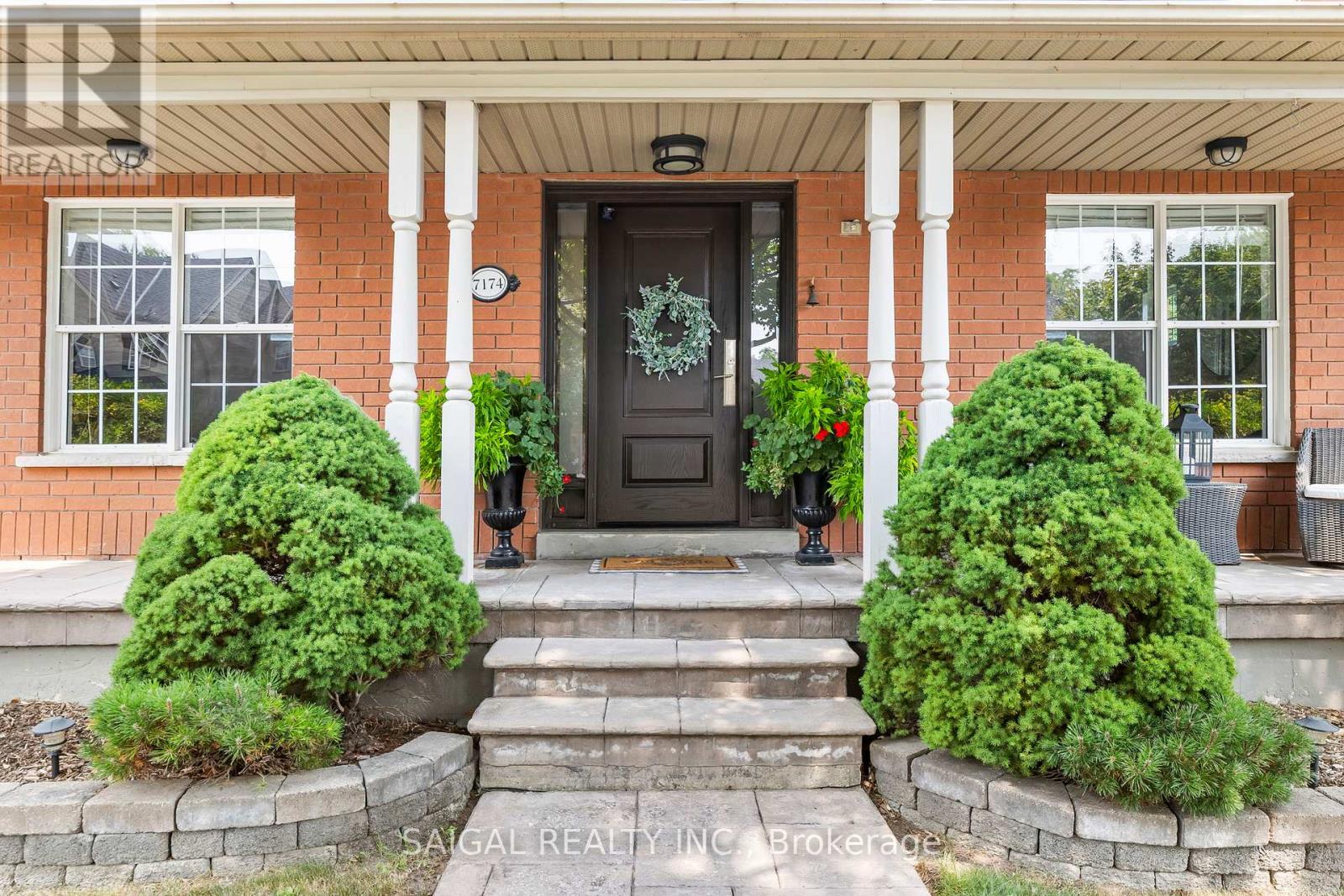 7174 Upton Crescent, Mississauga, Ontario  L5N 7L6 - Photo 3 - W12379735