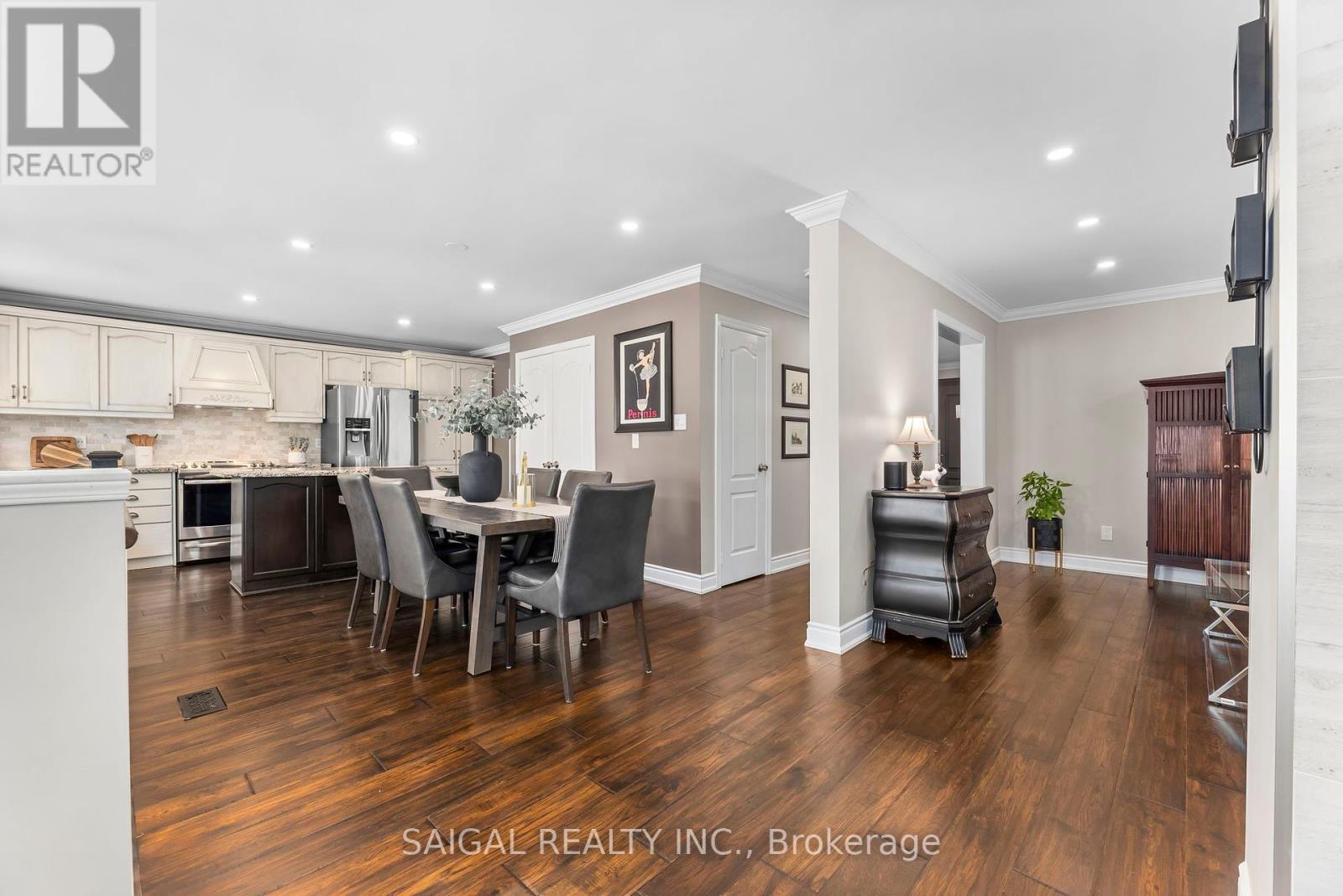 7174 Upton Crescent, Mississauga, Ontario  L5N 7L6 - Photo 5 - W12379735