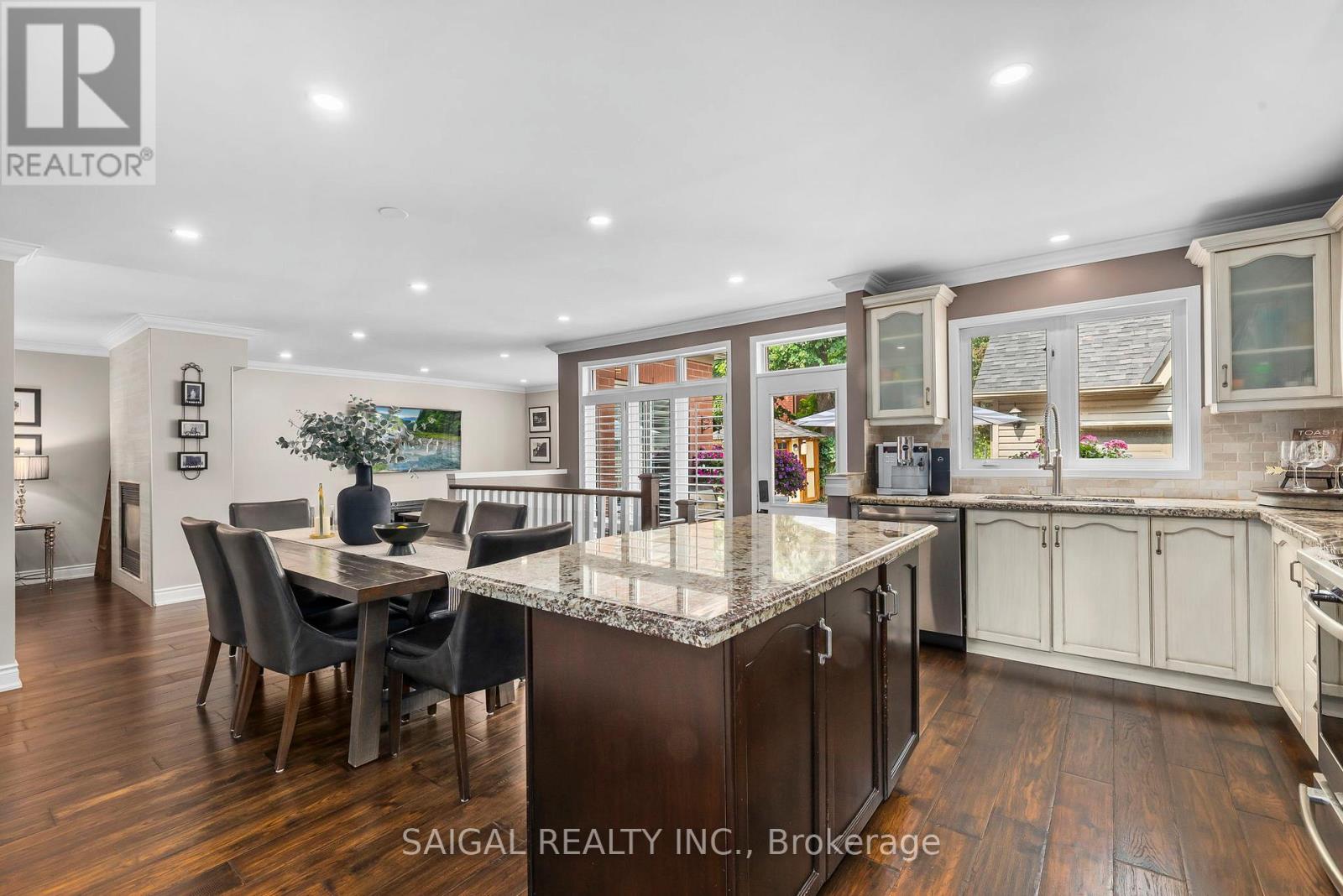 7174 Upton Crescent, Mississauga, Ontario  L5N 7L6 - Photo 6 - W12379735