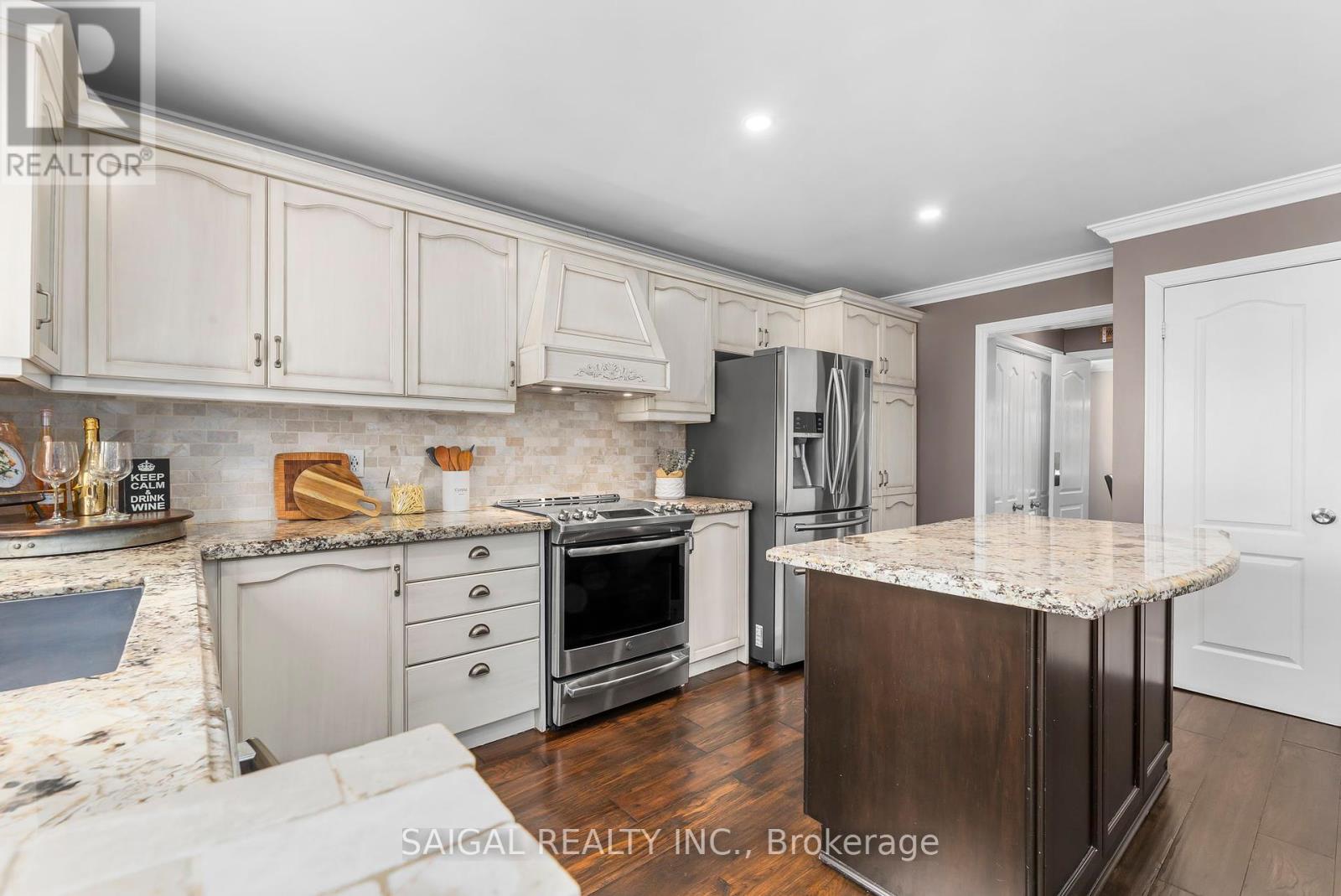 7174 Upton Crescent, Mississauga, Ontario  L5N 7L6 - Photo 9 - W12379735