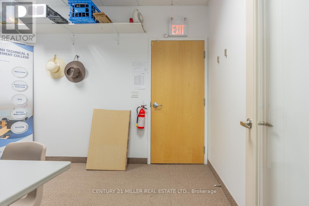 203 - 450 Bronte Street S, Milton, Ontario  L9T 8T2 - Photo 4 - W12379736