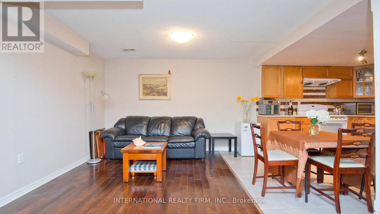 30 Benmore Crescent, Brampton (Vales Of Castlemore), Ontario  L6P 2T3 - Photo 12 - W12379758