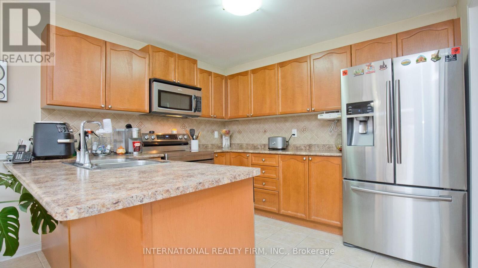 30 Benmore Crescent, Brampton (Vales Of Castlemore), Ontario  L6P 2T3 - Photo 6 - W12379758