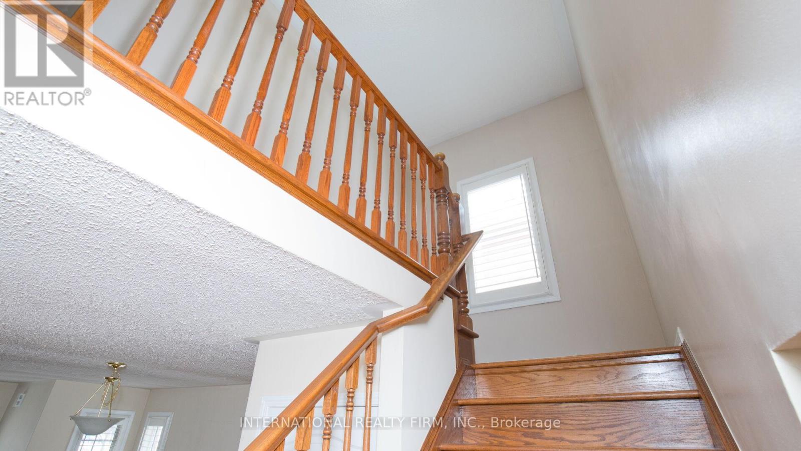 30 Benmore Crescent, Brampton (Vales Of Castlemore), Ontario  L6P 2T3 - Photo 9 - W12379758