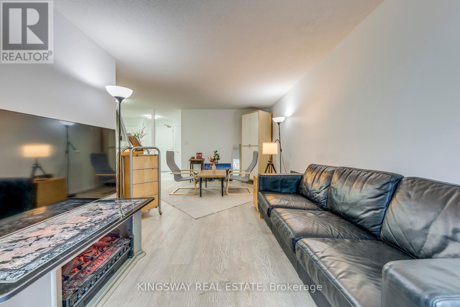 110 - 145 Hillcrest Avenue, Mississauga, Ontario  L5B 3Z1 - Photo 12 - W12379773