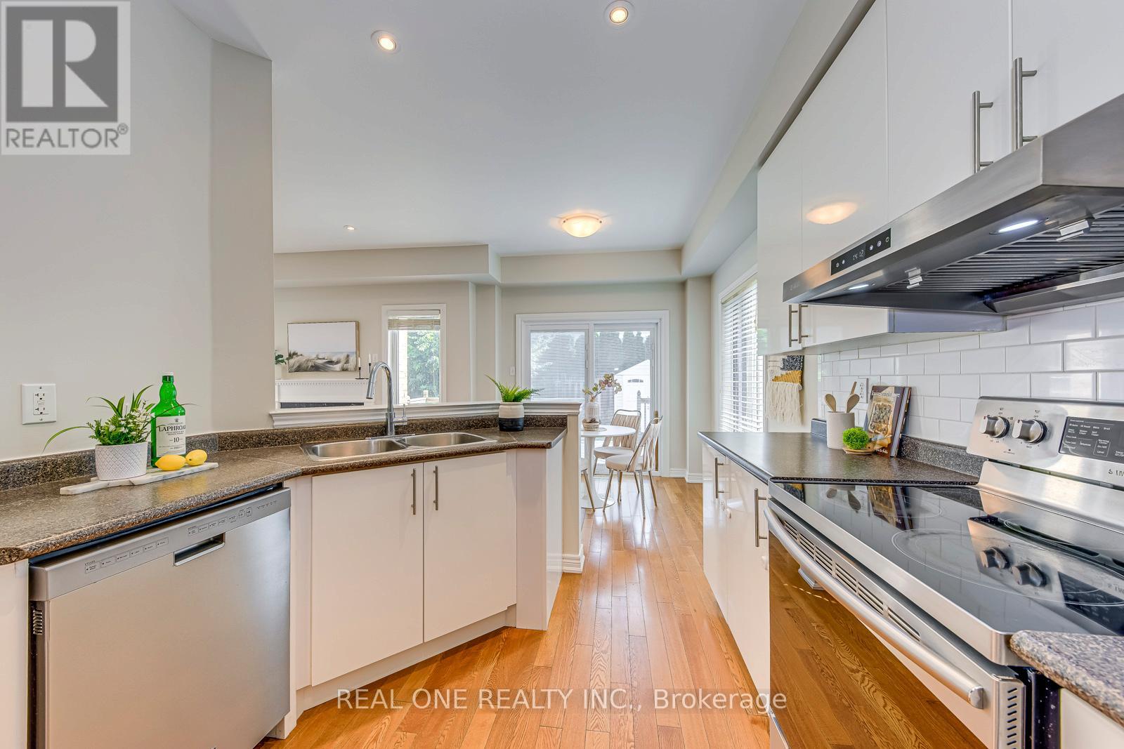 2337 Hilda Drive, Oakville, Ontario  L6H 7M9 - Photo 21 - W12379778