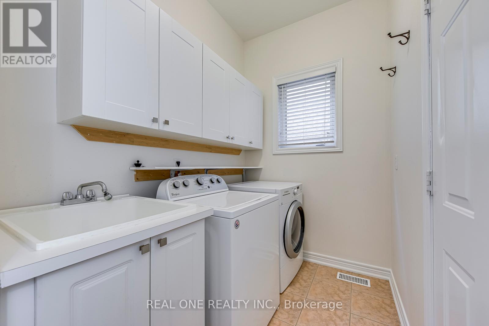 2337 Hilda Drive, Oakville, Ontario  L6H 7M9 - Photo 23 - W12379778