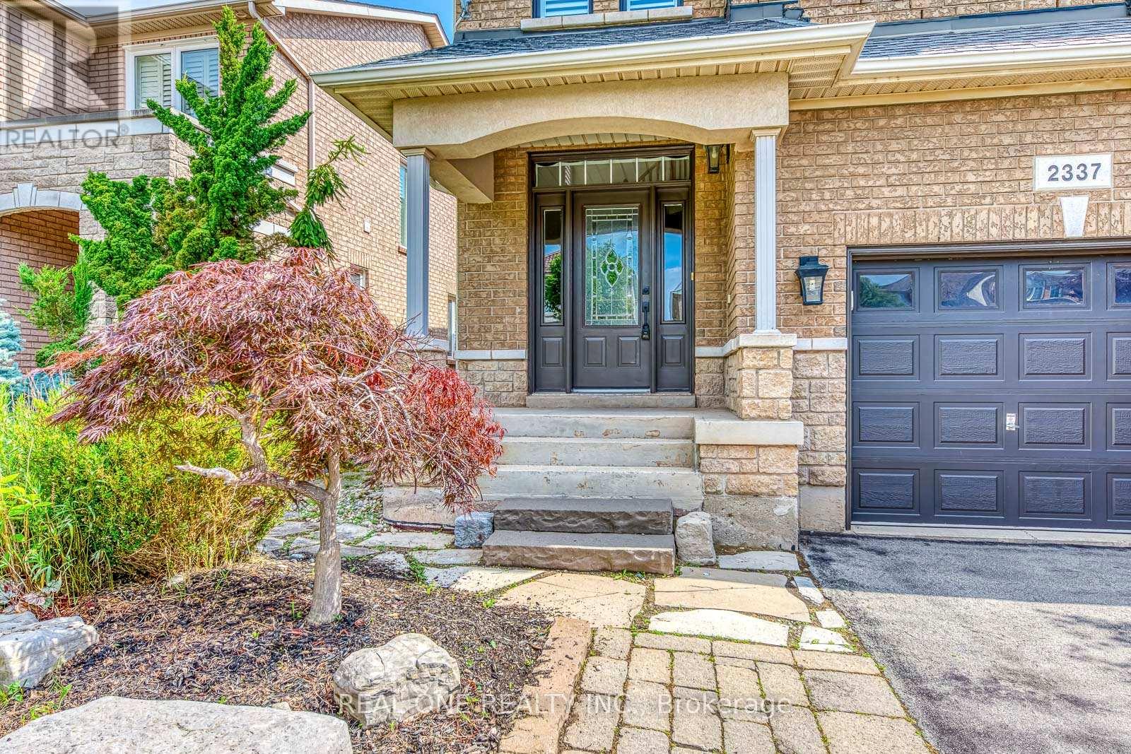 2337 Hilda Drive, Oakville, Ontario  L6H 7M9 - Photo 3 - W12379778