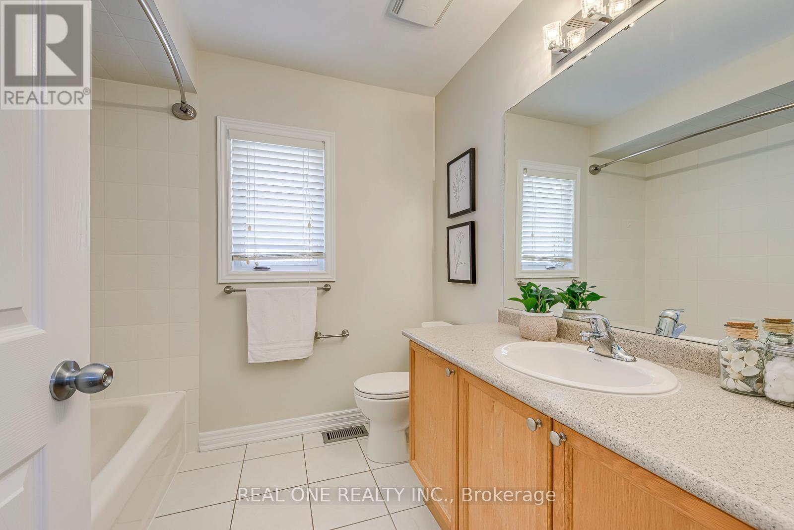 2337 Hilda Drive, Oakville, Ontario  L6H 7M9 - Photo 38 - W12379778