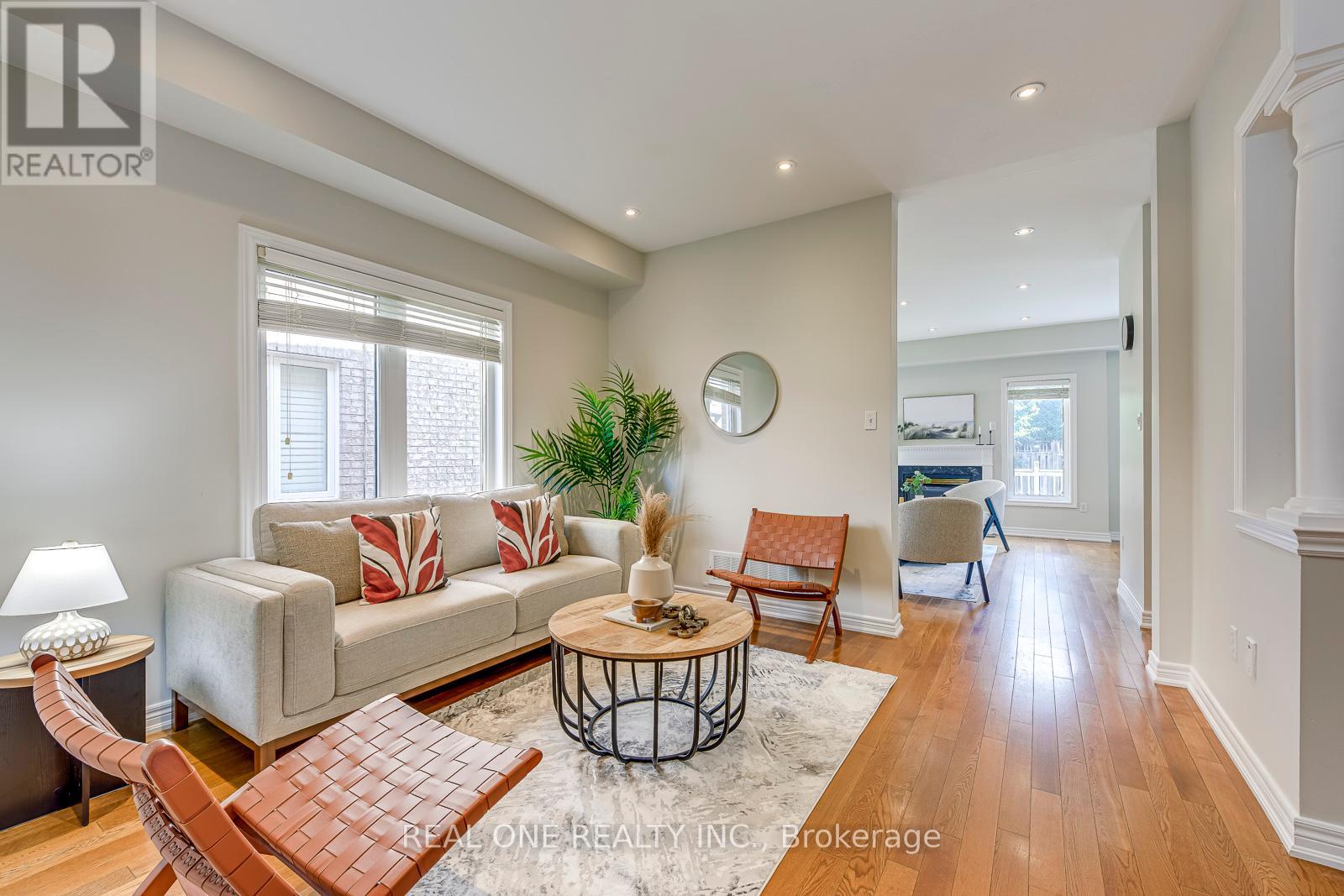 2337 Hilda Drive, Oakville, Ontario  L6H 7M9 - Photo 6 - W12379778