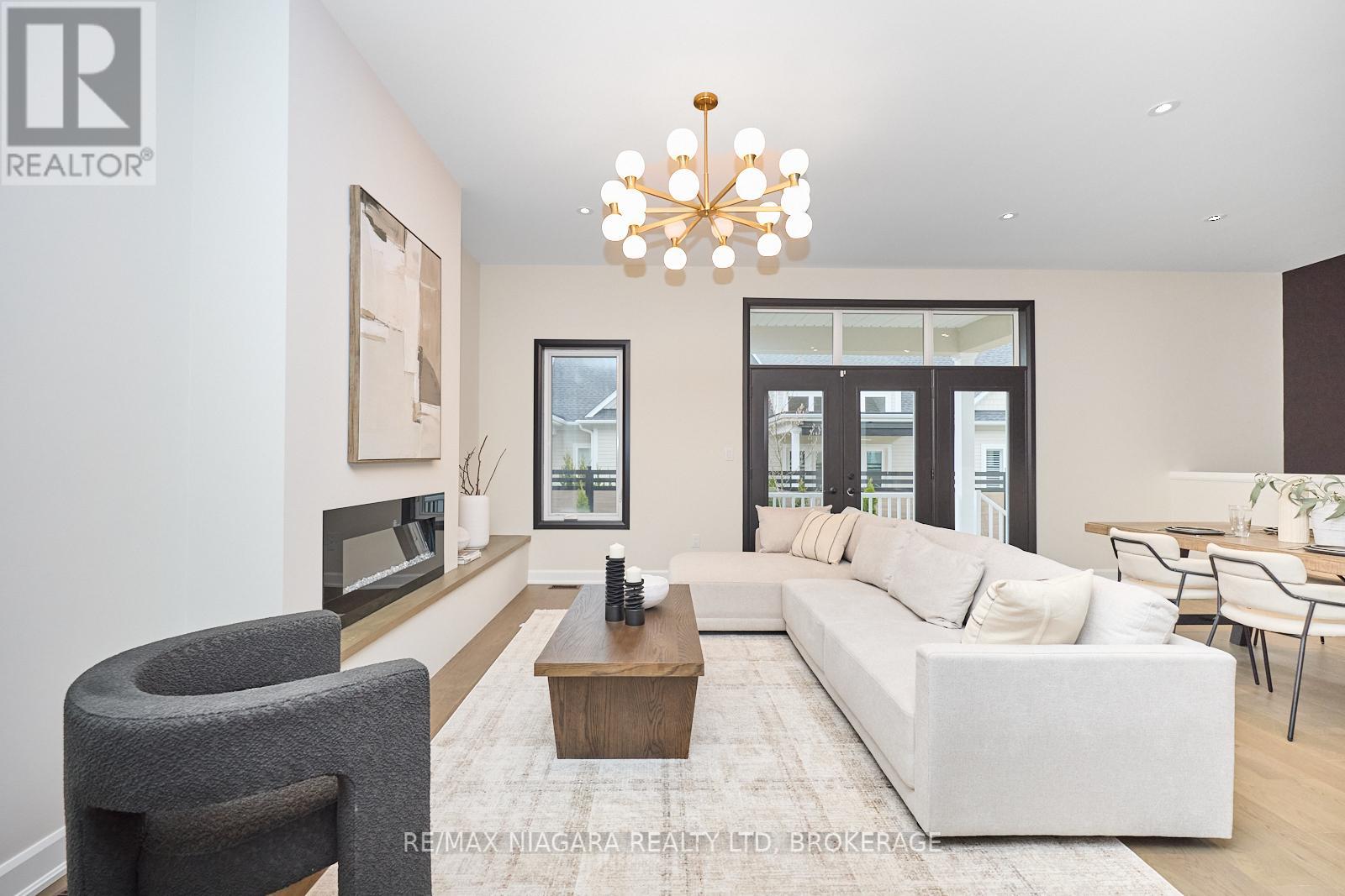 11 Butternut Crescent, Fort Erie, Ontario  L0S 1N0 - Photo 2 - X12379889