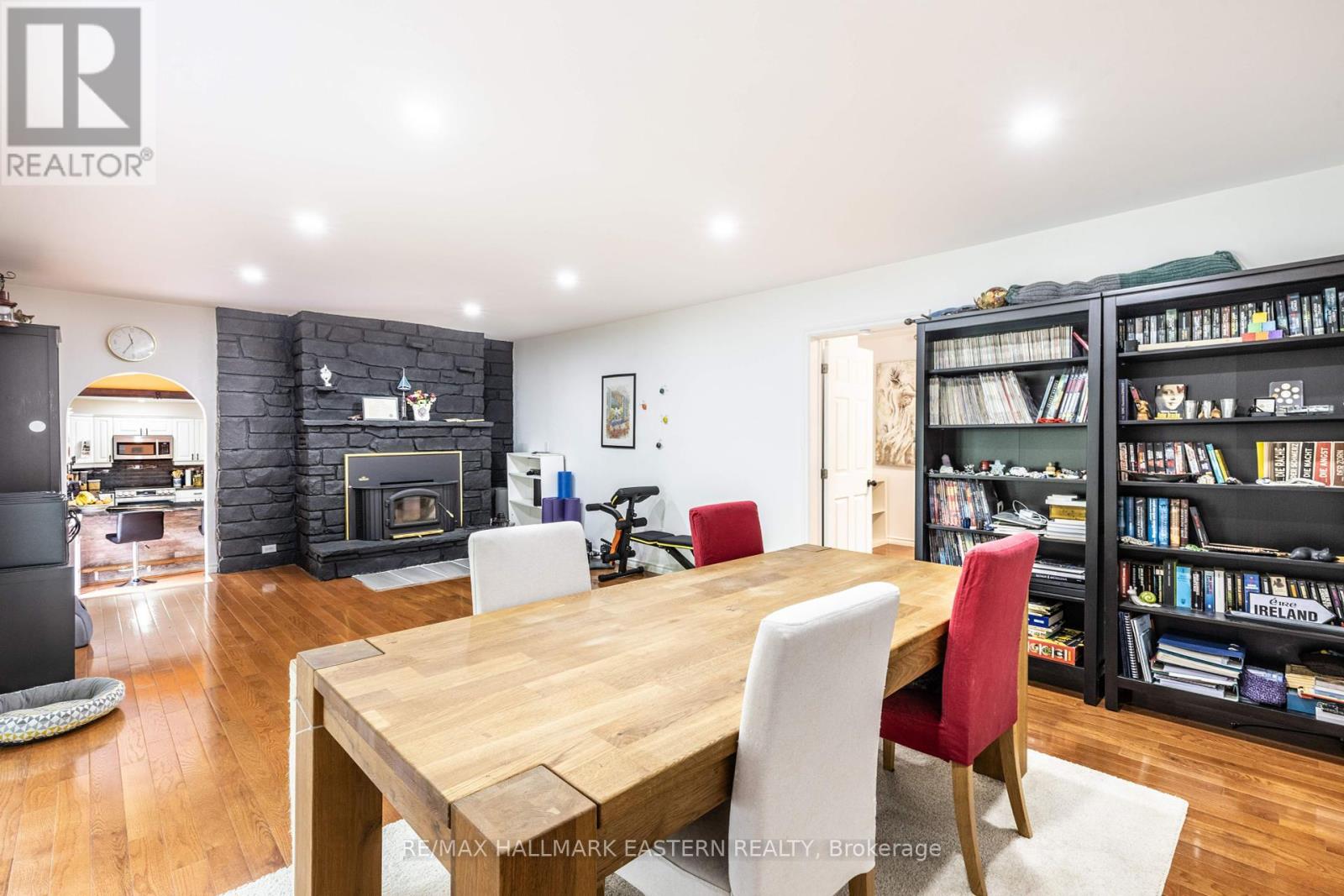 7 Juniper Isle Road, Kawartha Lakes, Ontario  K0M 1N0 - Photo 15 - X12373321