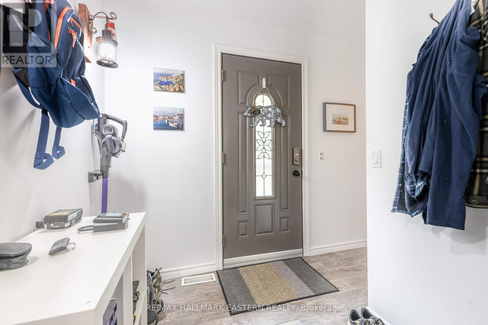 7 Juniper Isle Road, Kawartha Lakes, Ontario  K0M 1N0 - Photo 3 - X12373321