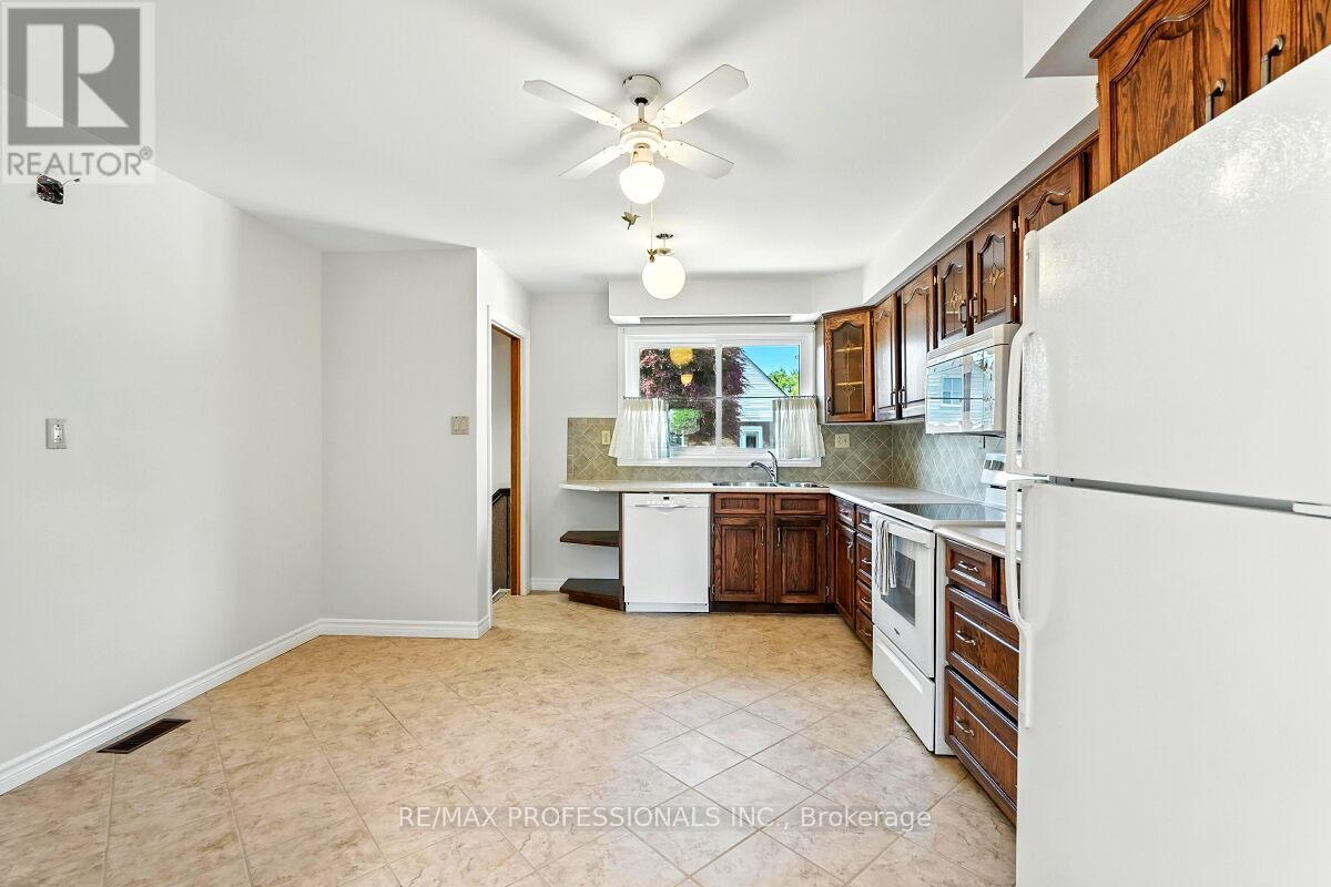 236 East 21st Street, Hamilton, Ontario  L8V 2T7 - Photo 14 - X12379730