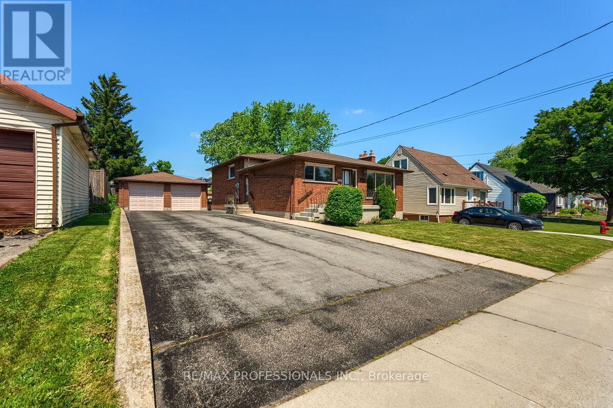 236 East 21st Street, Hamilton, Ontario  L8V 2T7 - Photo 3 - X12379730