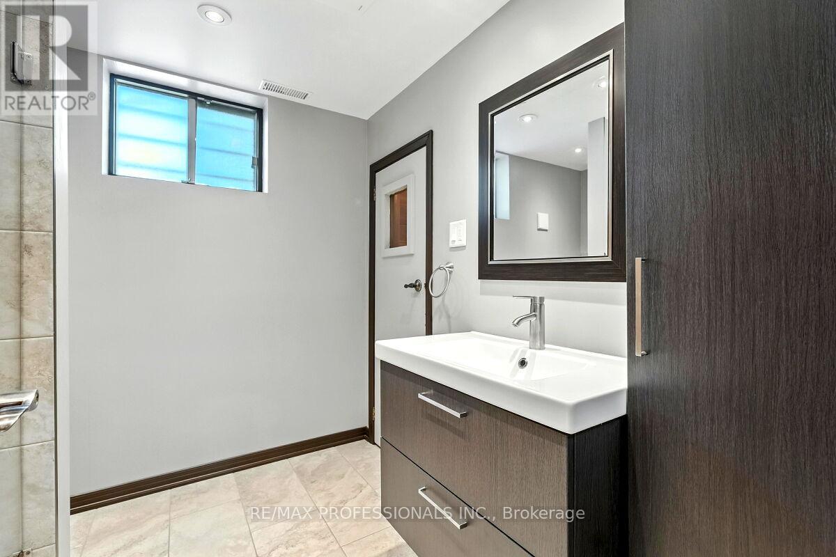 236 East 21st Street, Hamilton, Ontario  L8V 2T7 - Photo 33 - X12379730