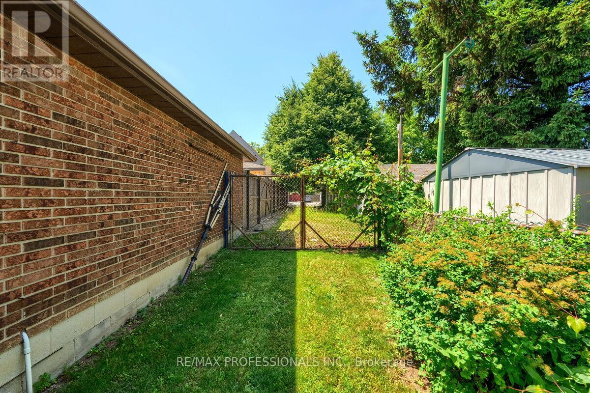 236 East 21st Street, Hamilton, Ontario  L8V 2T7 - Photo 48 - X12379730