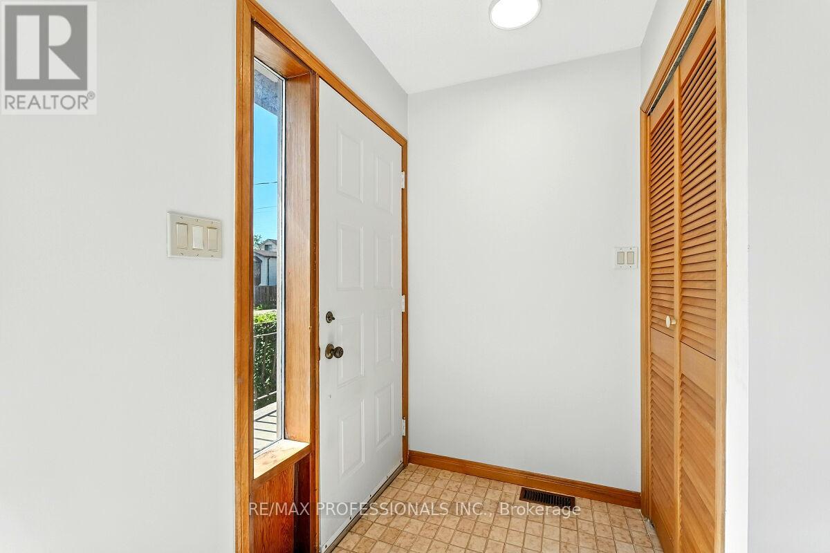 236 East 21st Street, Hamilton, Ontario  L8V 2T7 - Photo 5 - X12379730