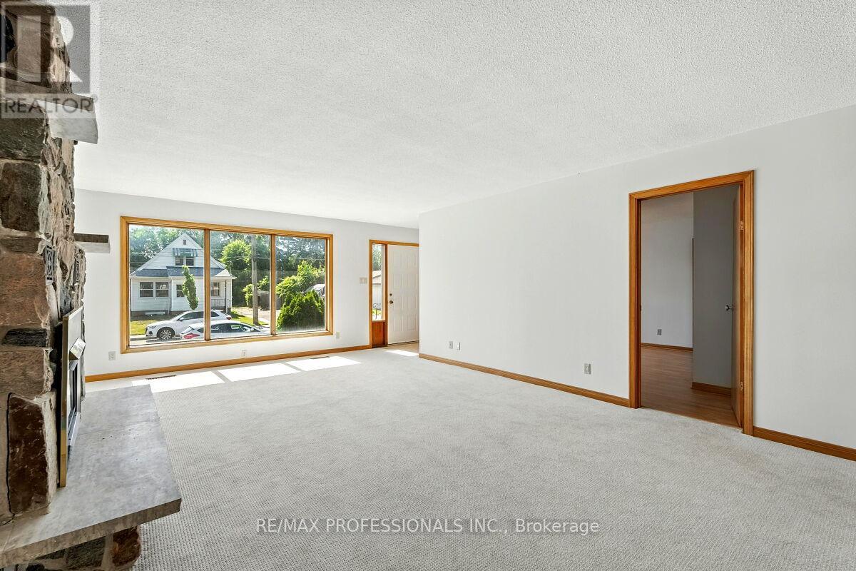 236 East 21st Street, Hamilton, Ontario  L8V 2T7 - Photo 9 - X12379730