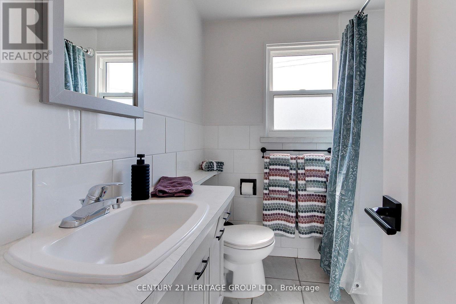 396 East 16th Street, Hamilton, Ontario  L9A 4K5 - Photo 24 - X12379807