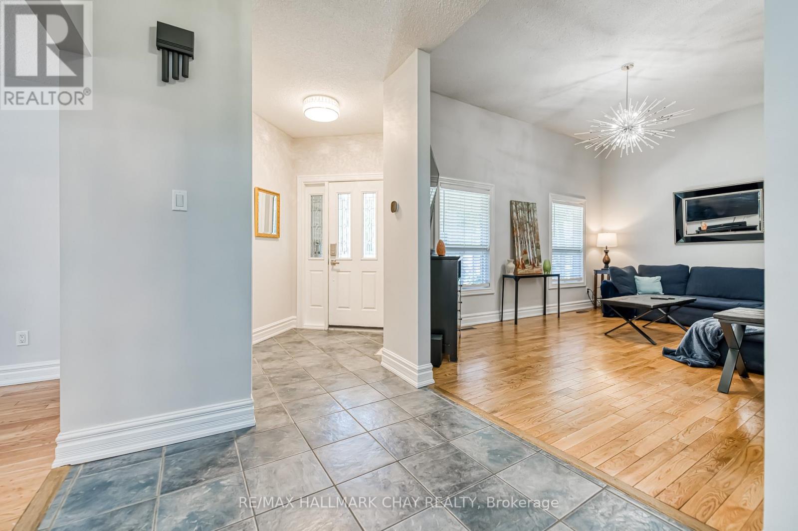 303 John Bowser Crescent, Newmarket, Ontario  L3Y 7N9 - Photo 7 - N12308501