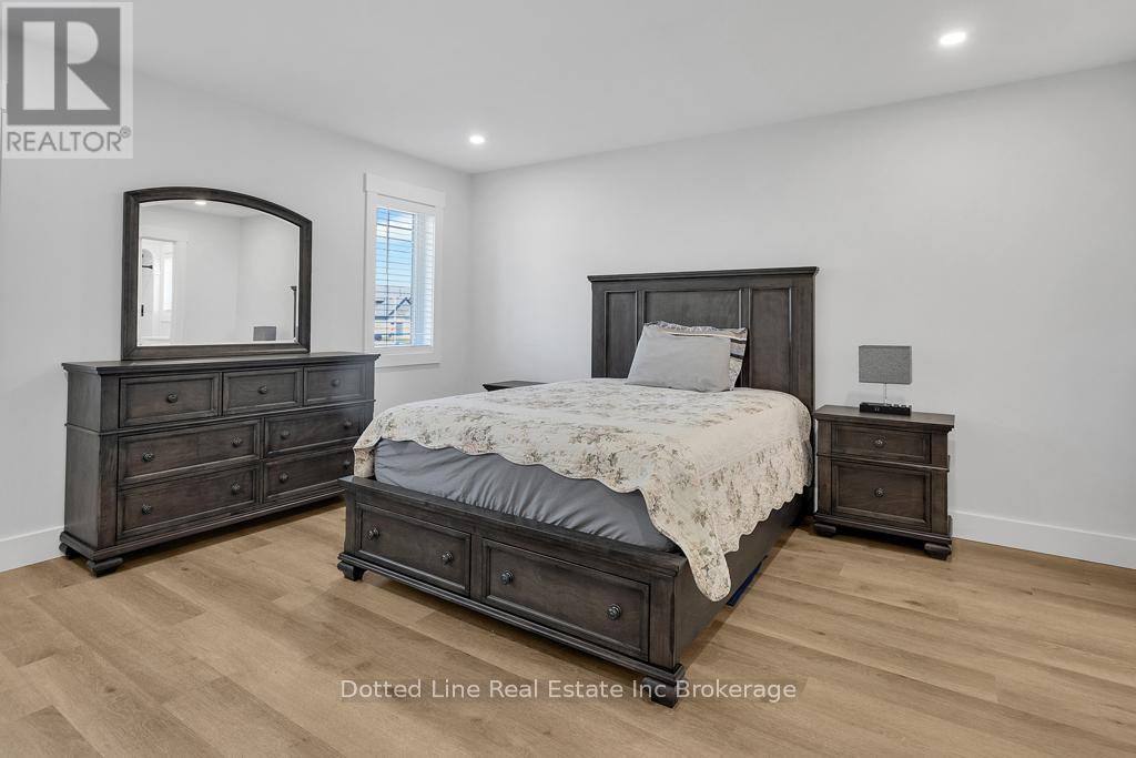 18 Walnut Drive, Tillsonburg, Ontario  N4G 5S2 - Photo 12 - X12379879