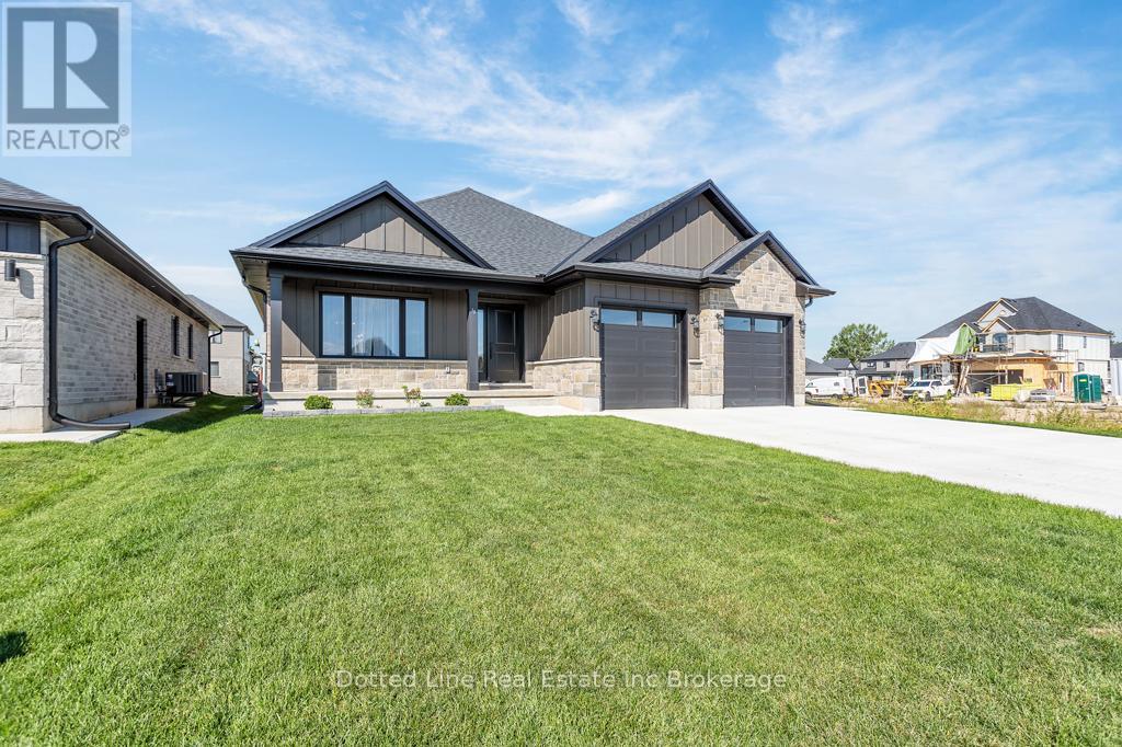 18 Walnut Drive, Tillsonburg, Ontario  N4G 5S2 - Photo 2 - X12379879