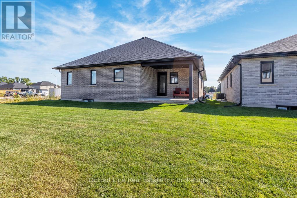 18 Walnut Drive, Tillsonburg, Ontario  N4G 5S2 - Photo 22 - X12379879