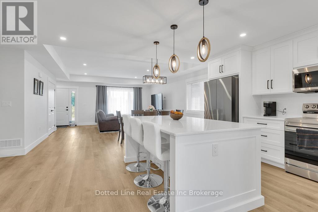 18 Walnut Drive, Tillsonburg, Ontario  N4G 5S2 - Photo 4 - X12379879