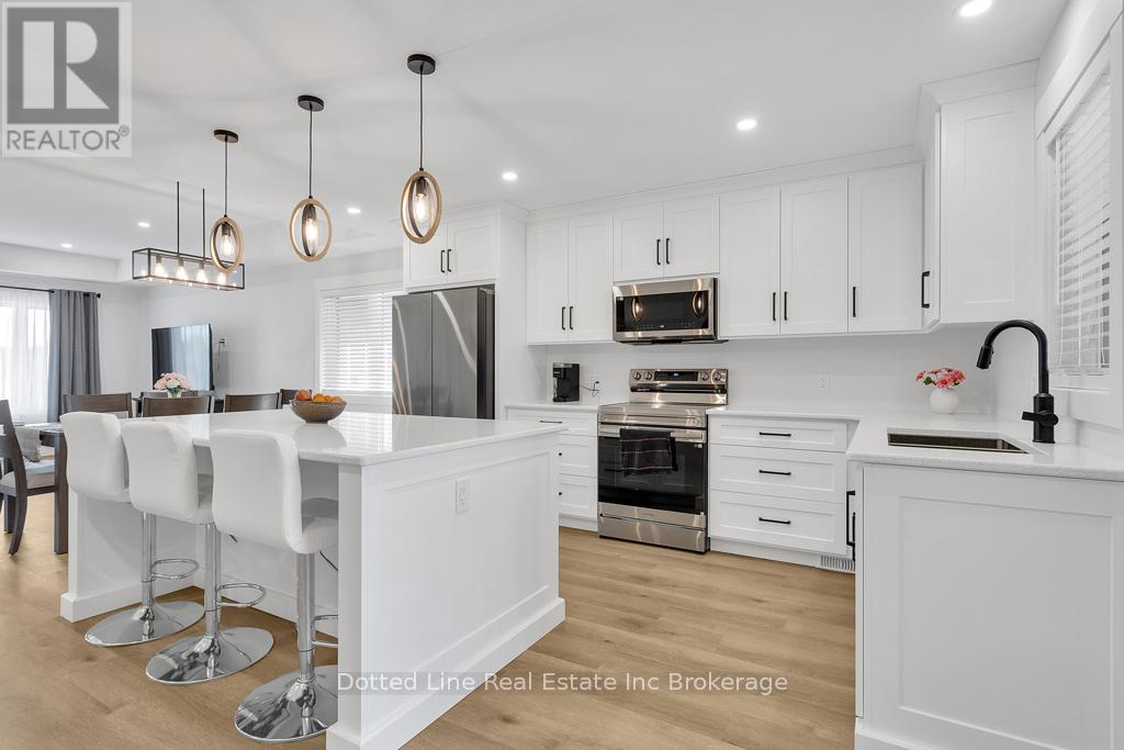 18 Walnut Drive, Tillsonburg, Ontario  N4G 5S2 - Photo 5 - X12379879