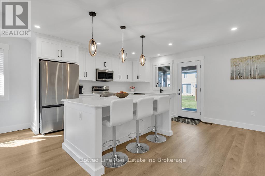 18 Walnut Drive, Tillsonburg, Ontario  N4G 5S2 - Photo 6 - X12379879