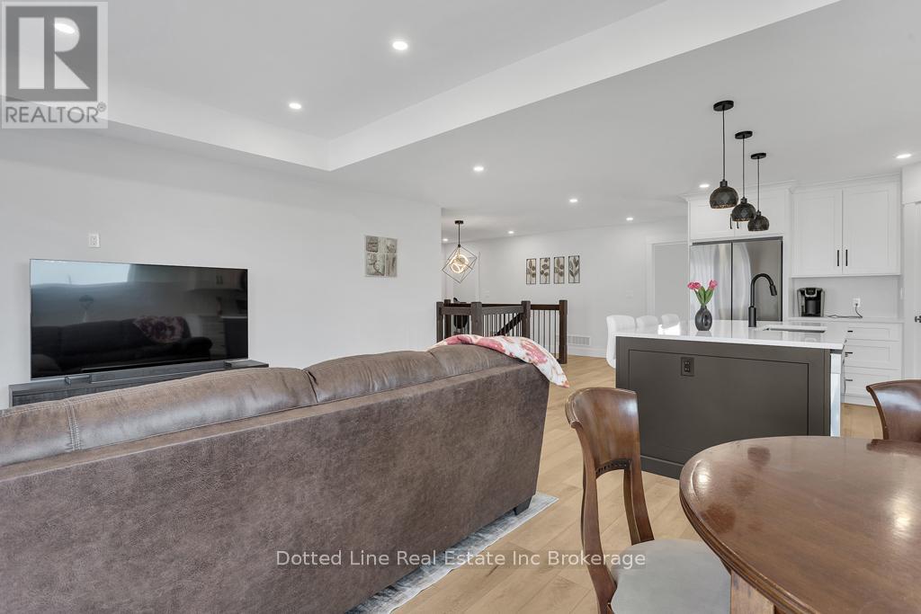 16 Walnut Drive, Tillsonburg, Ontario  N4G 5S2 - Photo 4 - X12379898