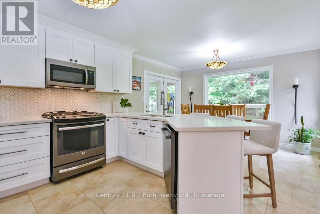 1 Blackcomb Drive, Oro-Medonte, Ontario  L0K 1E0 - Photo 12 - S12379970