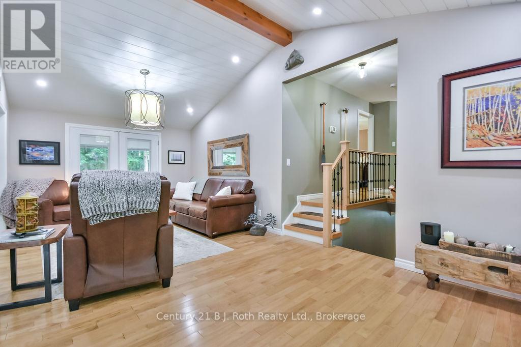 1 Blackcomb Drive, Oro-Medonte, Ontario  L0K 1E0 - Photo 7 - S12379970