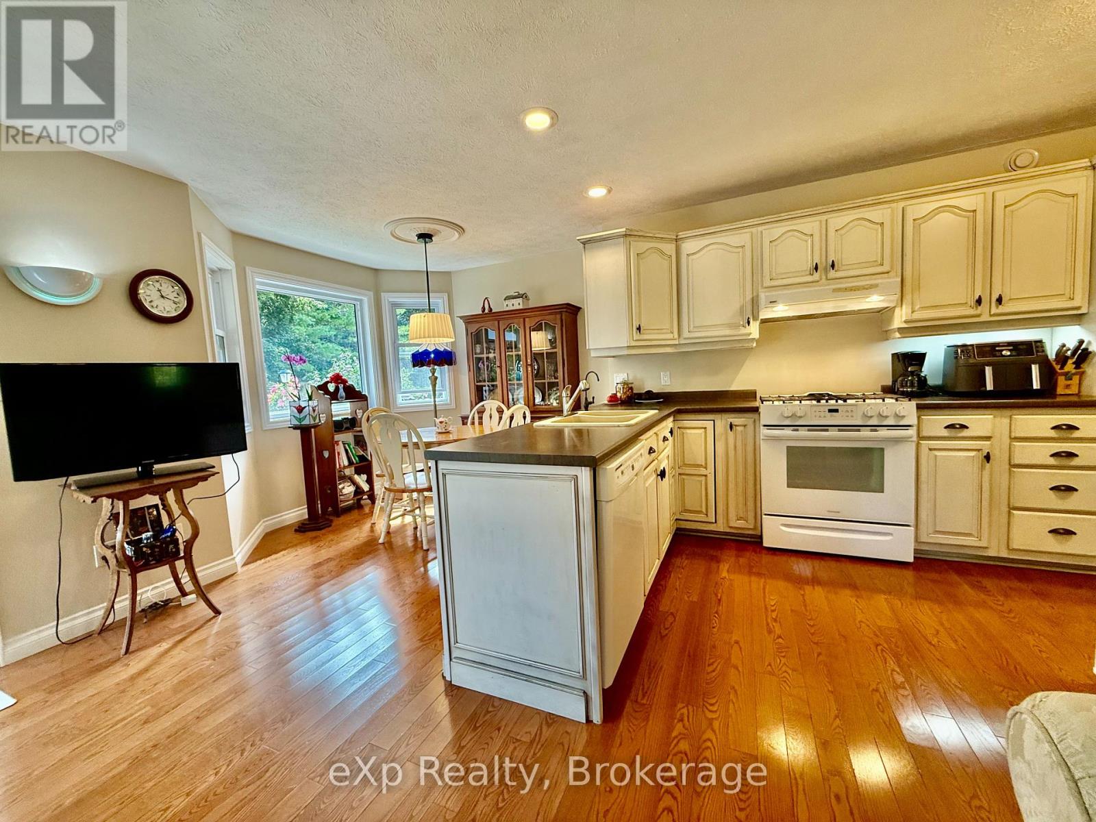 308 Mary Street, Brockton, Ontario  N0G 2V0 - Photo 10 - X12379977