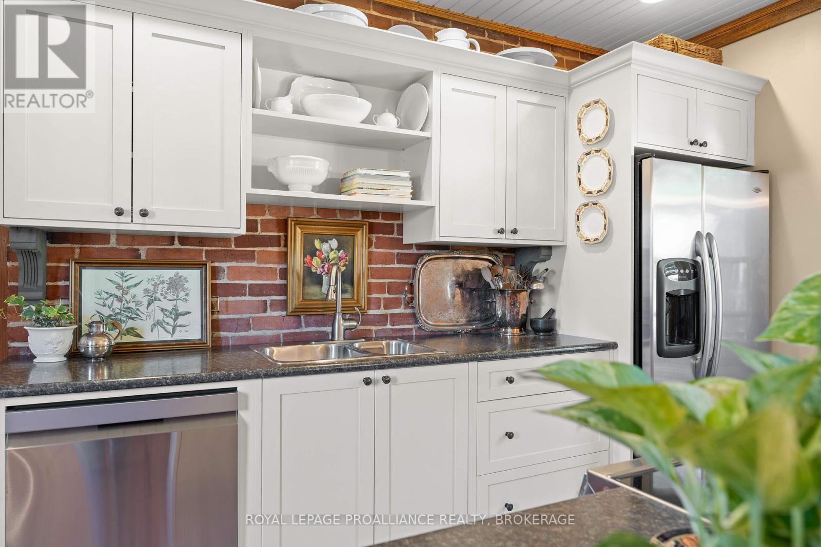 114 King Street W, Gananoque, Ontario  K7G 2G3 - Photo 19 - X12380081