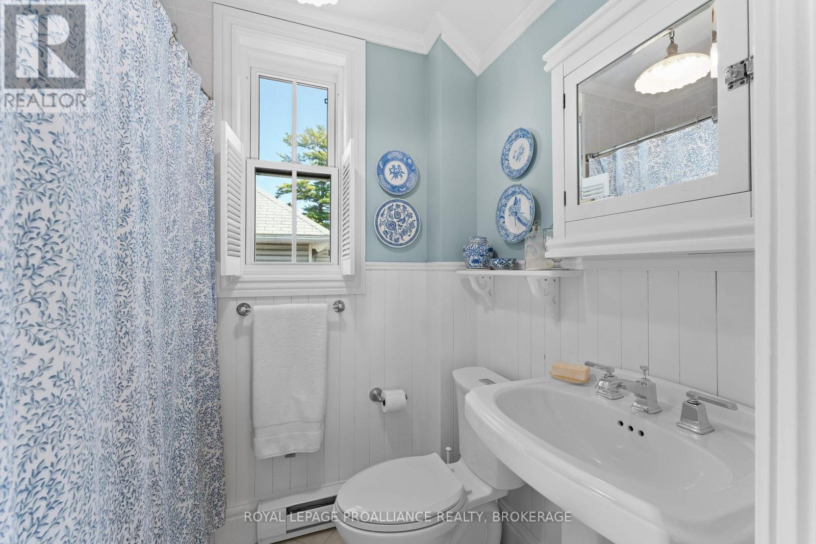 114 King Street W, Gananoque, Ontario  K7G 2G3 - Photo 36 - X12380081
