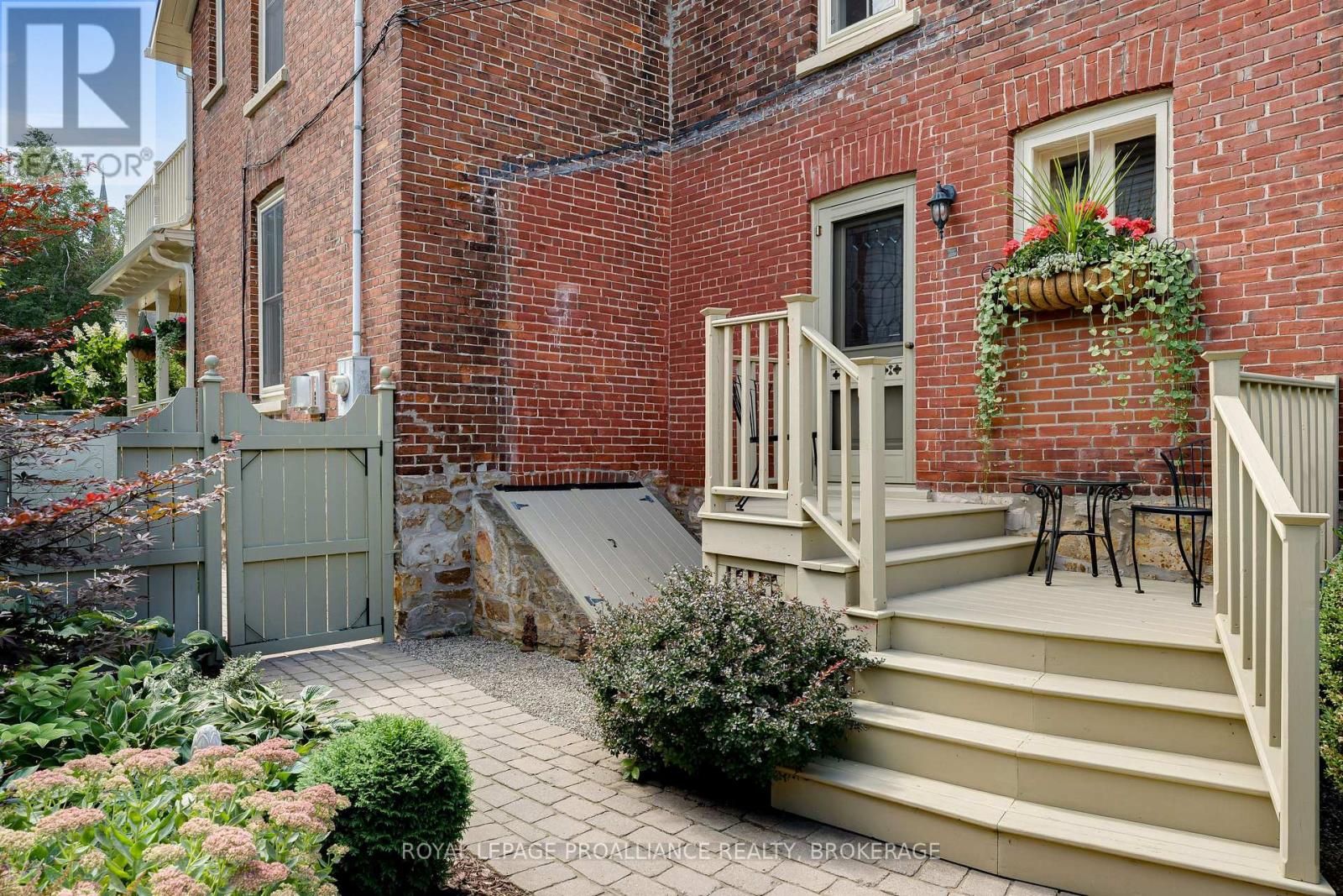 114 King Street W, Gananoque, Ontario  K7G 2G3 - Photo 39 - X12380081