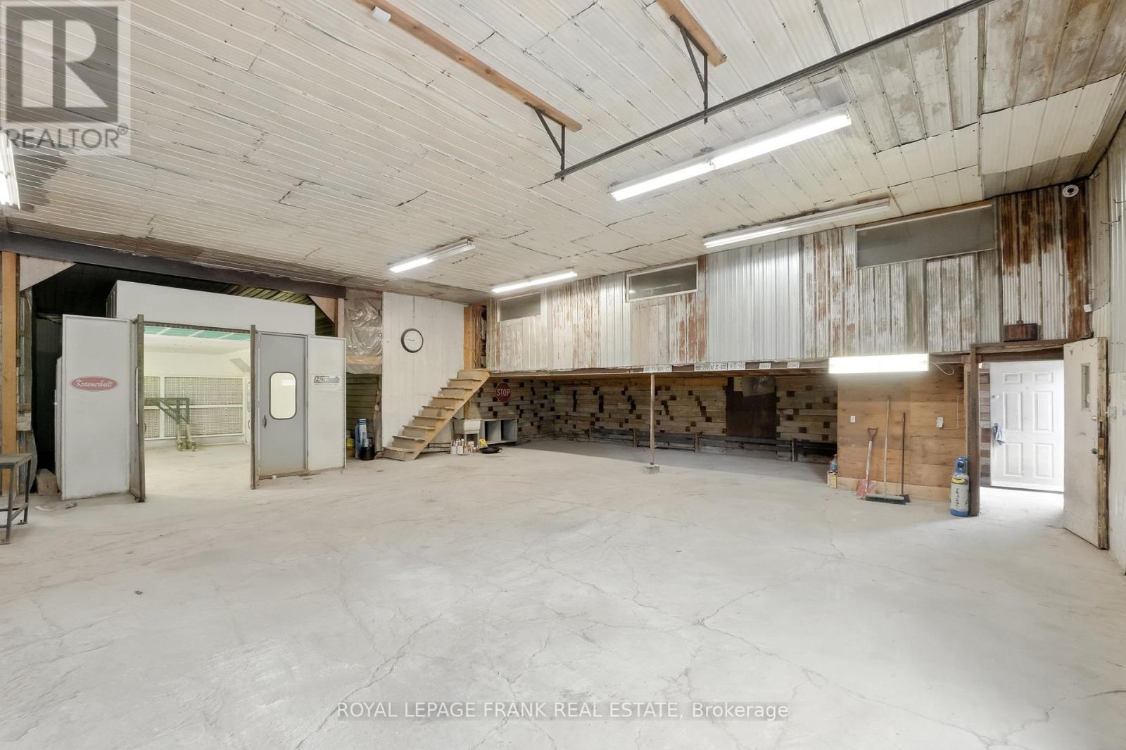 274 Highway 35, Kawartha Lakes (Manvers), Ontario  L0B 1K0 - Photo 18 - X12380146