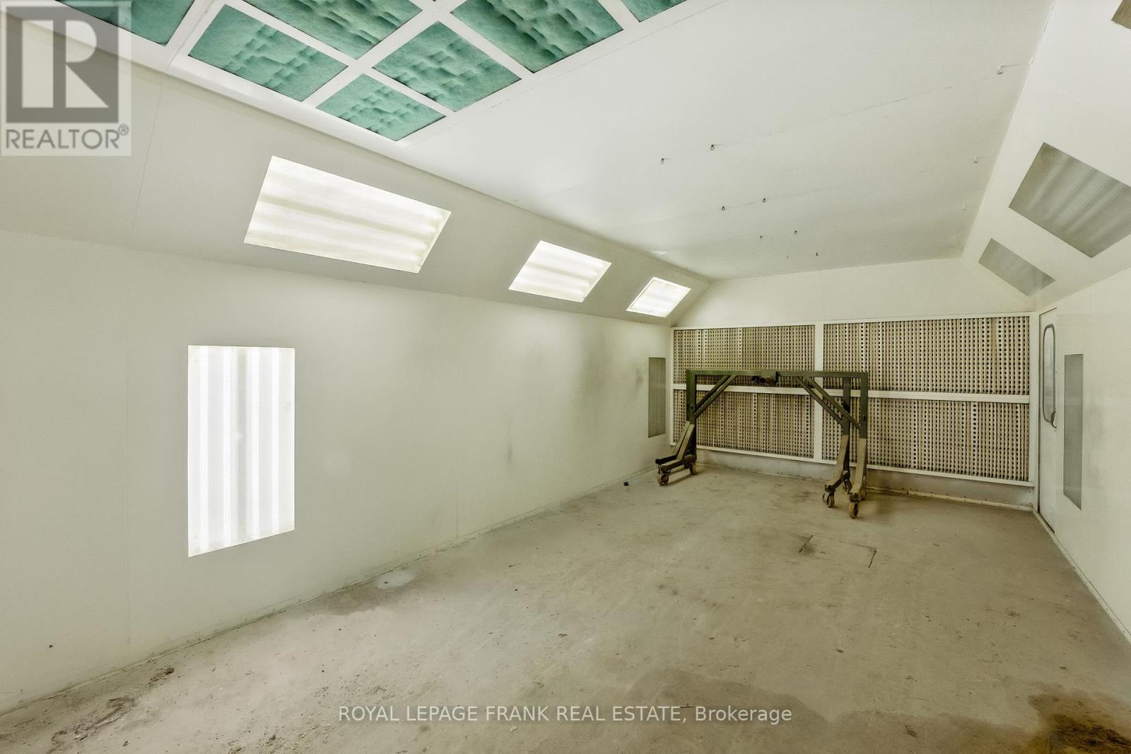 274 Highway 35, Kawartha Lakes (Manvers), Ontario  L0B 1K0 - Photo 20 - X12380146