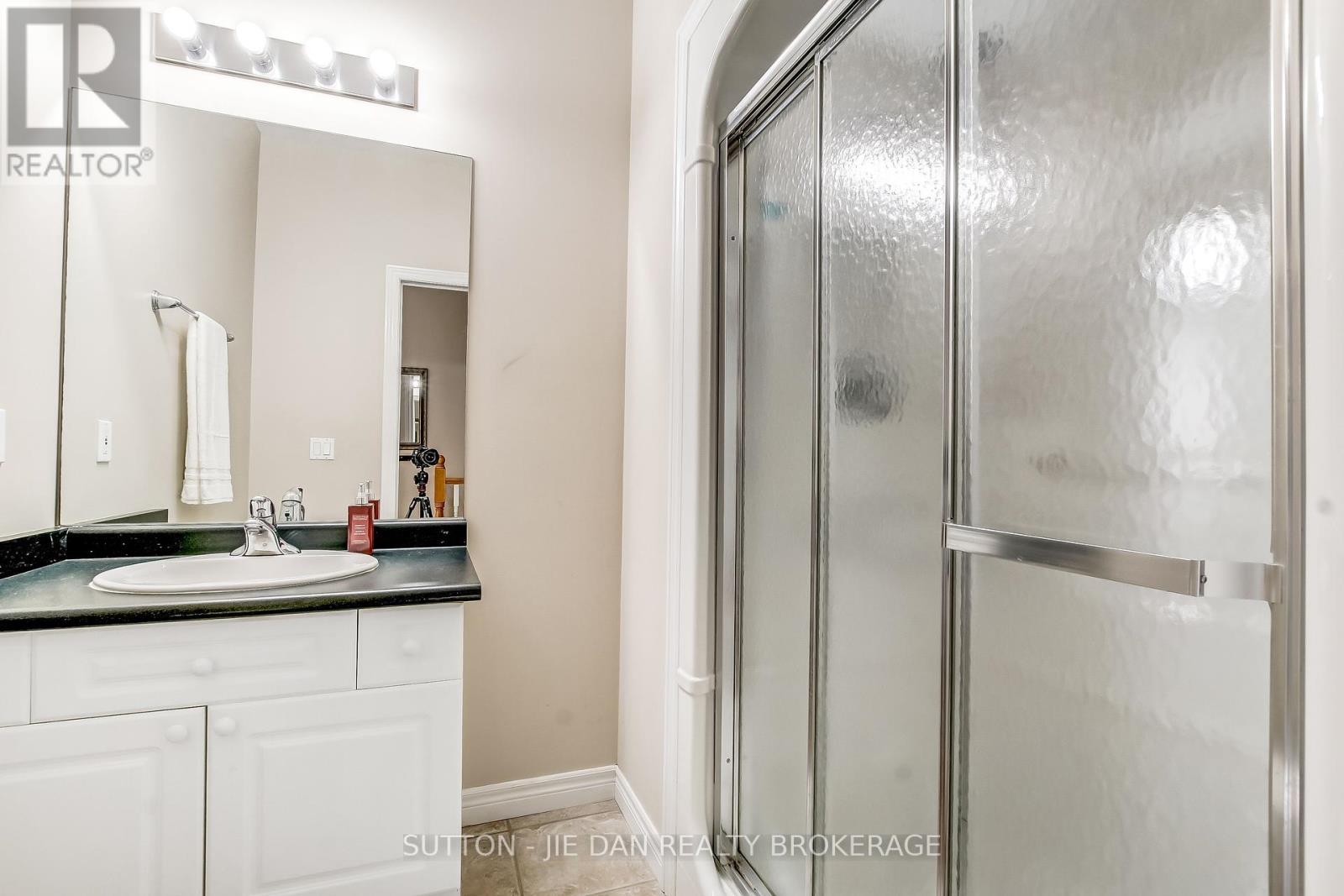 23 - 1574 Richmond Street, London North (North G), Ontario  N6G 5H7 - Photo 20 - X12379990
