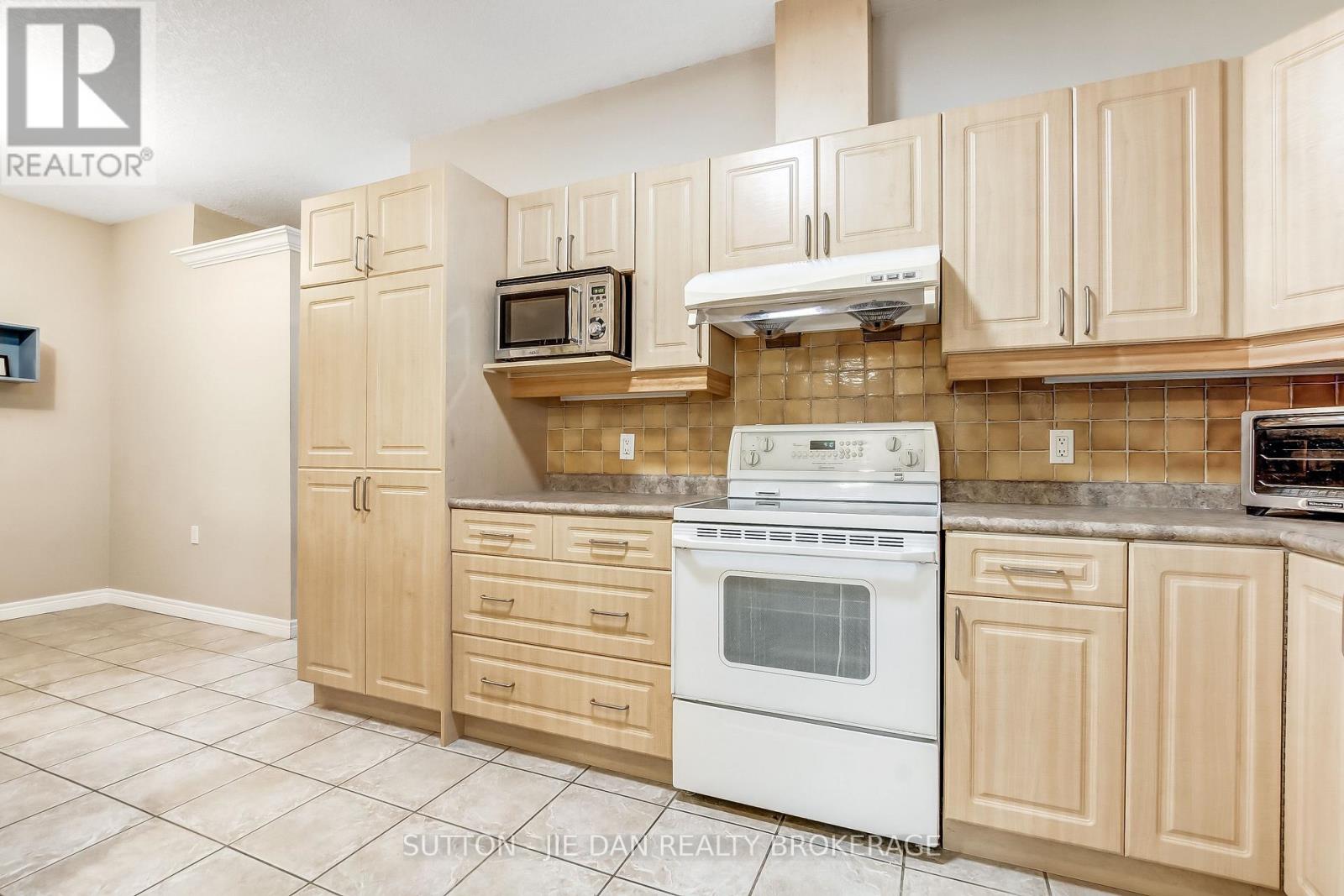 23 - 1574 Richmond Street, London North (North G), Ontario  N6G 5H7 - Photo 7 - X12379990