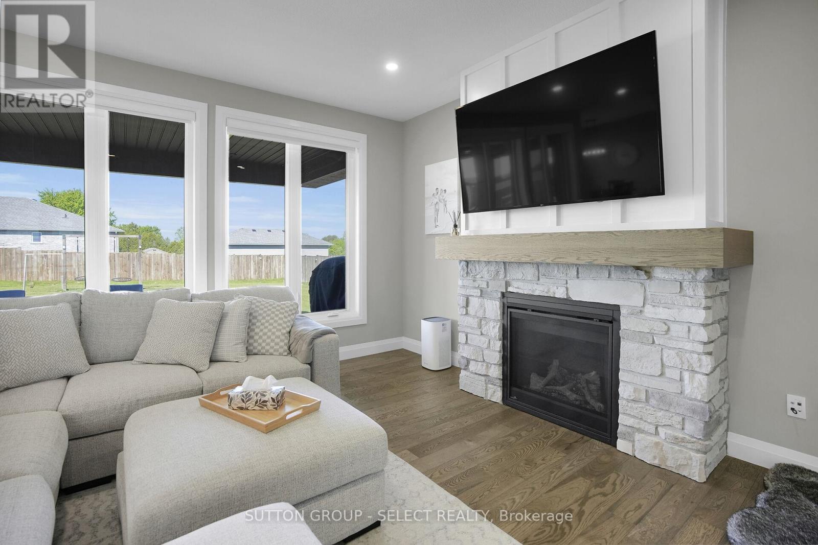 11197 Springwater Road, Malahide, Ontario  N5H 2R6 - Photo 12 - X12379991