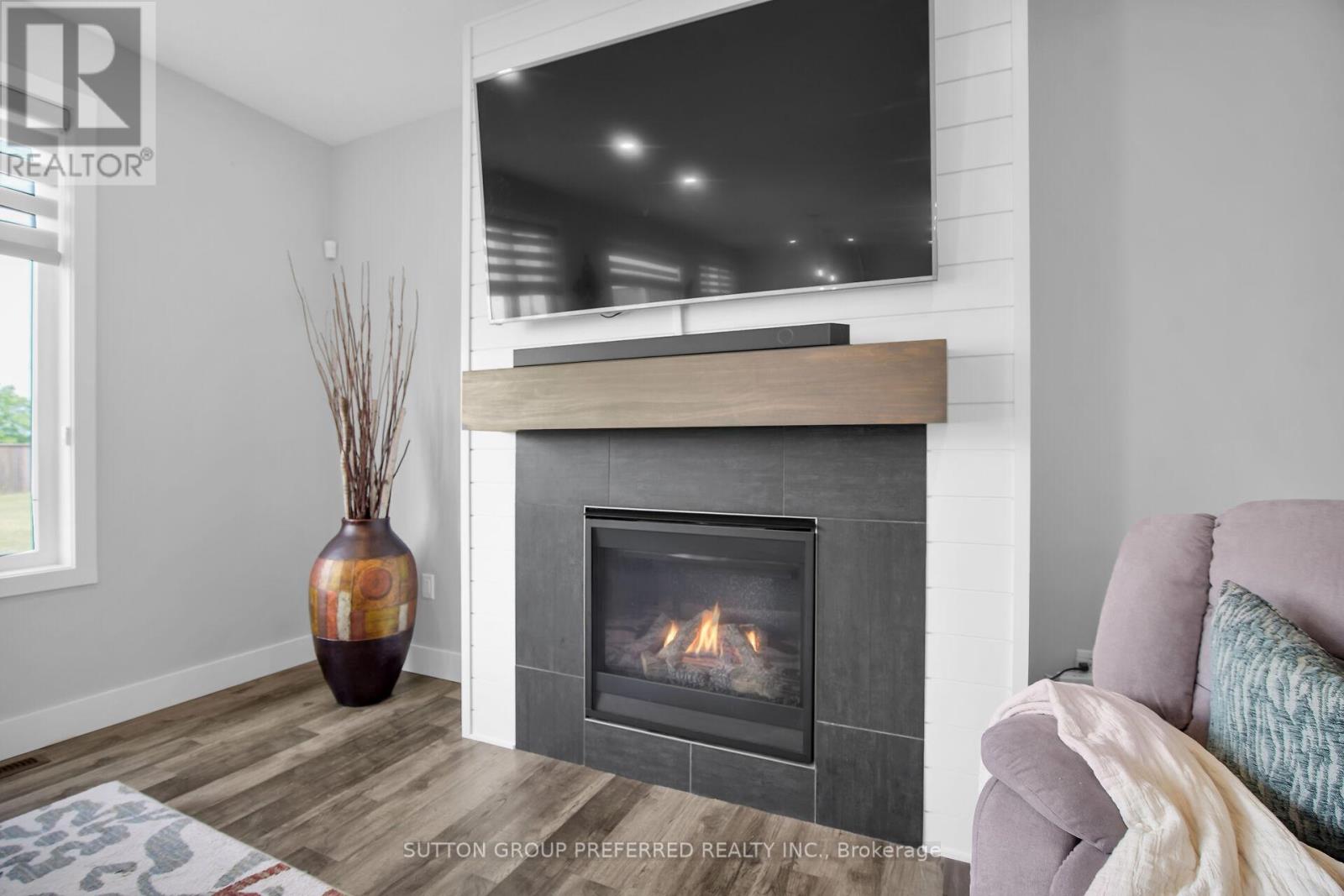 551 Scenic Court, Warwick (Watford), Ontario  N0M 2S0 - Photo 10 - X12380022
