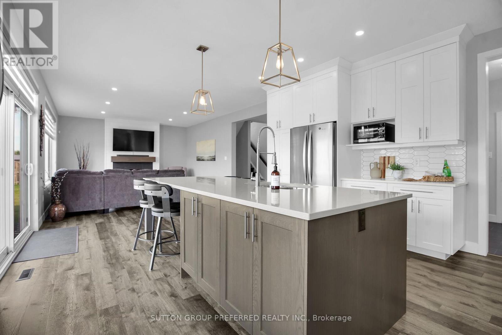 551 Scenic Court, Warwick (Watford), Ontario  N0M 2S0 - Photo 15 - X12380022