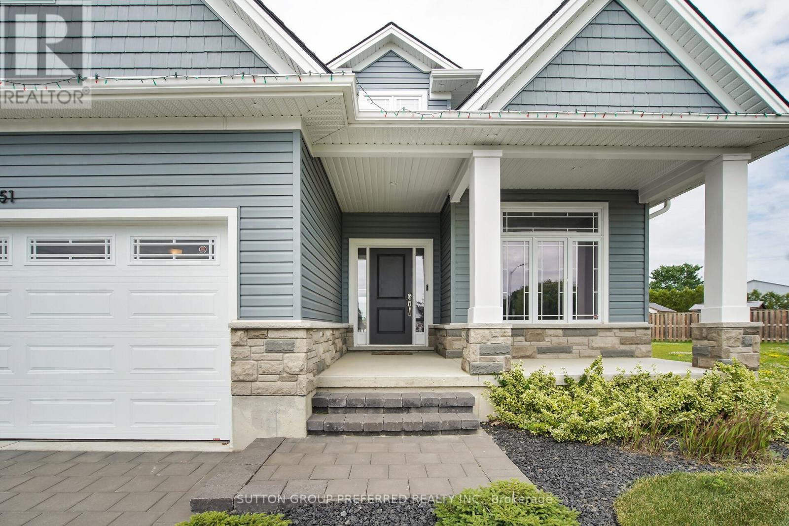 551 Scenic Court, Warwick (Watford), Ontario  N0M 2S0 - Photo 3 - X12380022