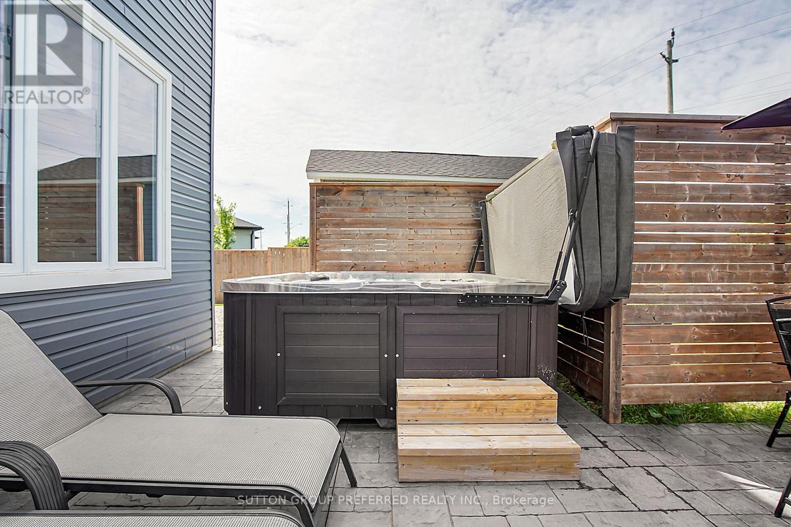 551 Scenic Court, Warwick (Watford), Ontario  N0M 2S0 - Photo 41 - X12380022