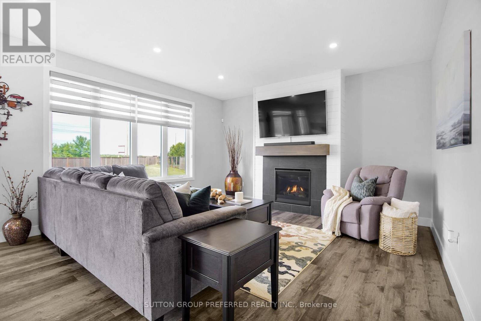 551 Scenic Court, Warwick (Watford), Ontario  N0M 2S0 - Photo 9 - X12380022