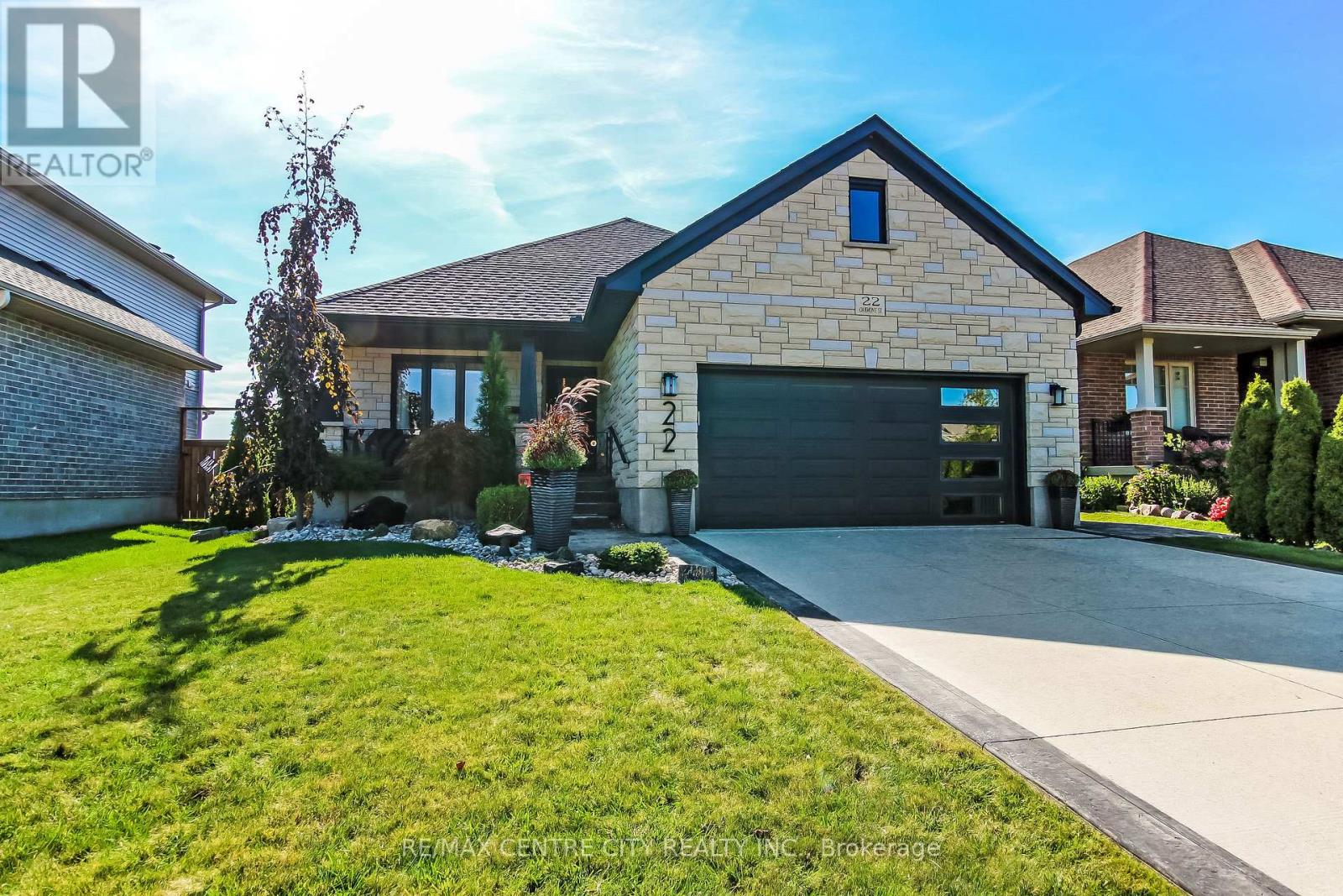 22 Oakmont Street, St. Thomas, Ontario  N5R 0G3 - Photo 1 - X12380051